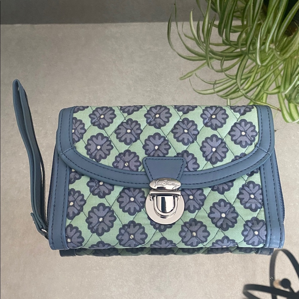 Vera Bradley Women's Ultimate Wristlet Nomadic Blossoms/Floral Clutch